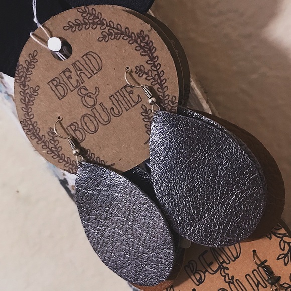 Genuine Metallic Silver Leather Teardrop Lightweight Dangle Statement Earrings - Picture 2 of 7